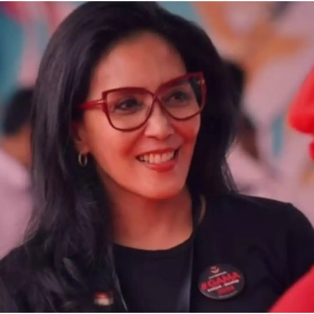 Huniannya megah  style etnik Jawa, 9 potret dapur Rieke Diah Pitaloka ini klasik mirip vila Bali