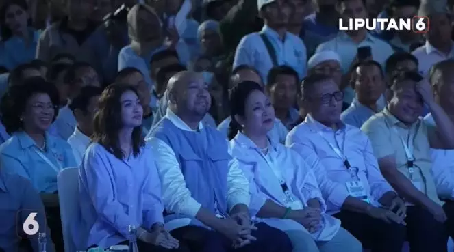 beda gaya titiek dan selvi © Instagram