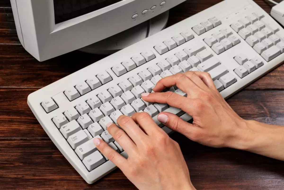 Cara mengatasi tombol Caps Lock macet di PC Windows, coba periksa pengaturan perangkat lunak ini