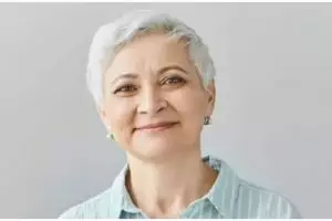 Umur 50 jadi tampak 10 tahun lebih muda, begini cara kencangkan wajah mengendur pakai 1 jenis daun