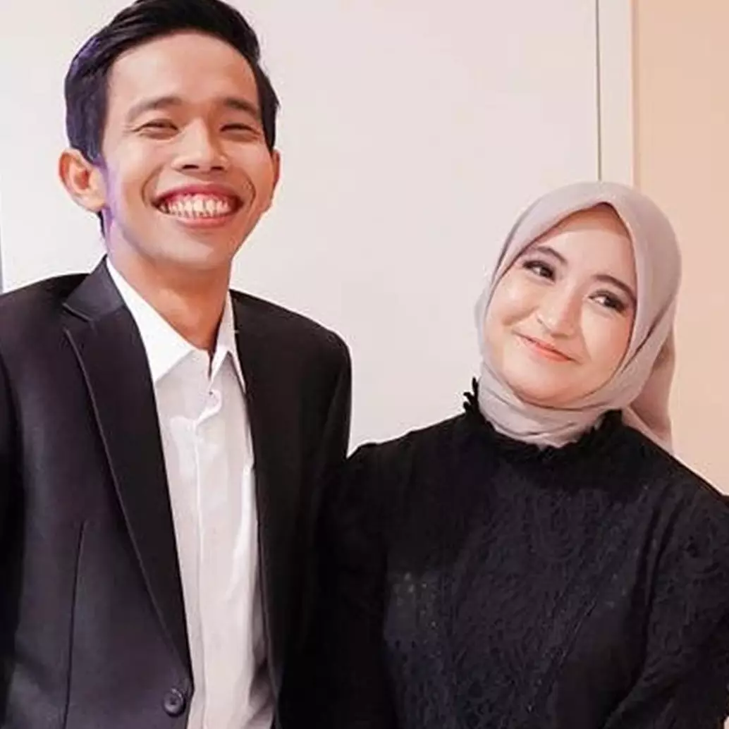 Dede Sunandar rela jual mobil demi nyaleg ini rumah sederhana, intip 9 potret dapurnya penuh barang