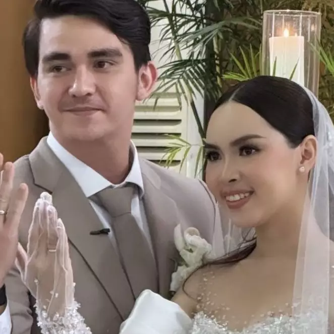 Jodoh tak kemana, 9 momen pernikahan Christ Laurent dan Marcella Michelle usai belasan tahun putus