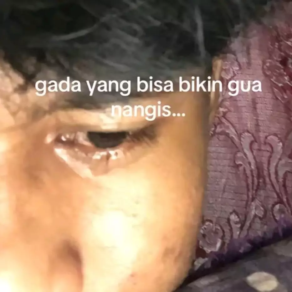 Pergoki adik jahit tas rusak, curhatan pilu seorang kakak ini bikin banjir air mata