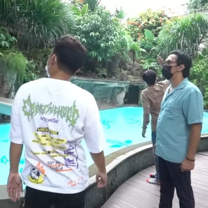Rumah Denny Cagur yang ditaksir Rp 15 M ini punya kolam renang layaknya waterboom, begini 9 potretnya