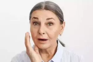 Umur 50 jadi tampak 25 tahun, begini trik atasi kulit wajah mengendur cuma pakai 1 jenis daun