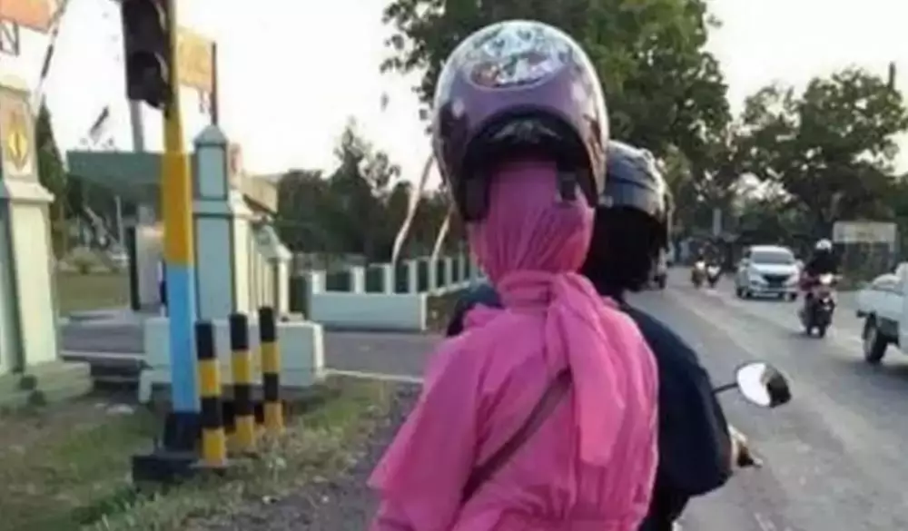 helm nyeleneh parah berbagai sumber