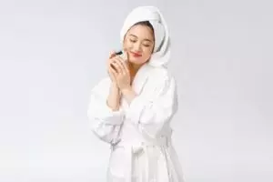 Ini perbedaan skincare malam kulit berminyak dan kulit kering, bikin wajah sehat bebas masalah