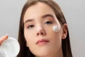 11 Produk skincare yang cepat memutihkan wajah jenis sleeping mask merek lokal di bawah Rp 150 ribu