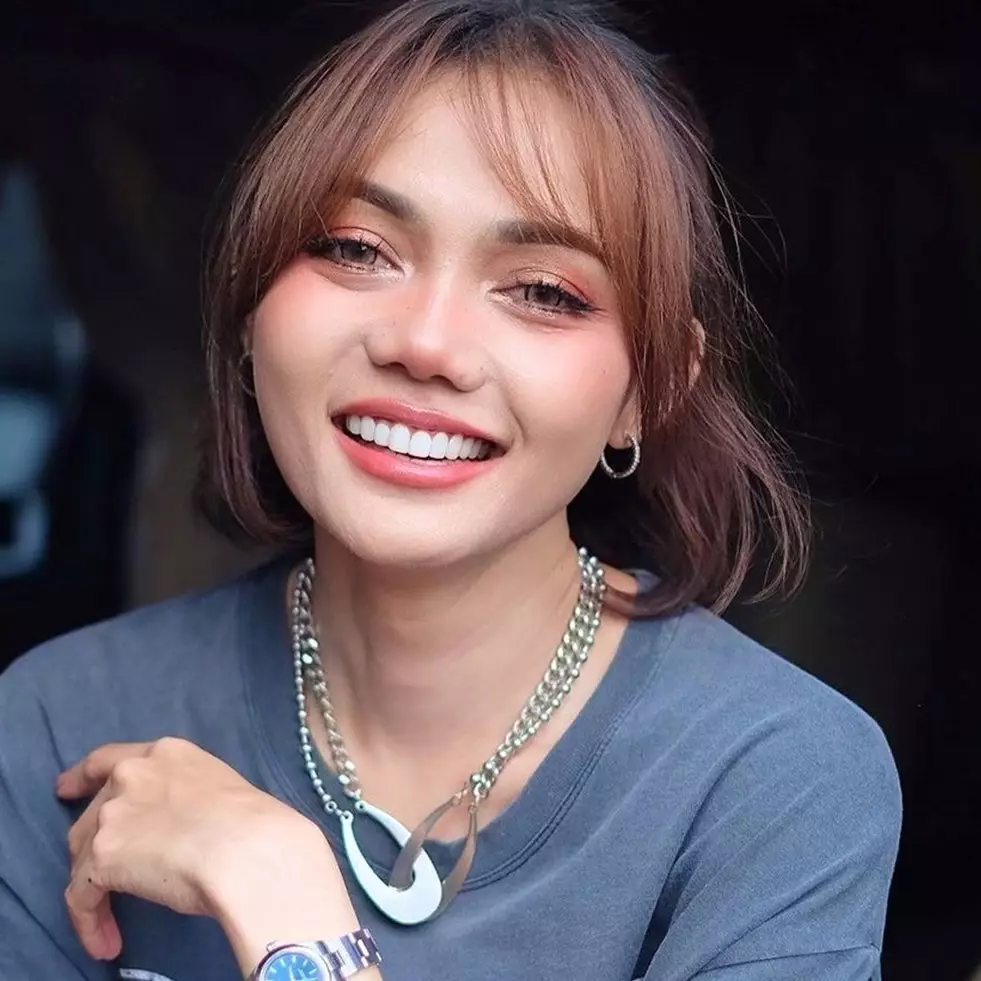 9 Potret walk in closet di rumah kontrakan Rina Nose ini berasa belanja ke butik