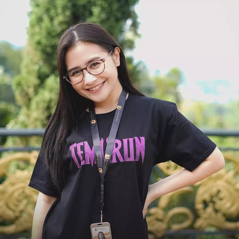 Punya rumah megah ditaksir Rp 20 M, 9 potret kamar mandi Prilly Latuconsina mewah dengan batu marmer