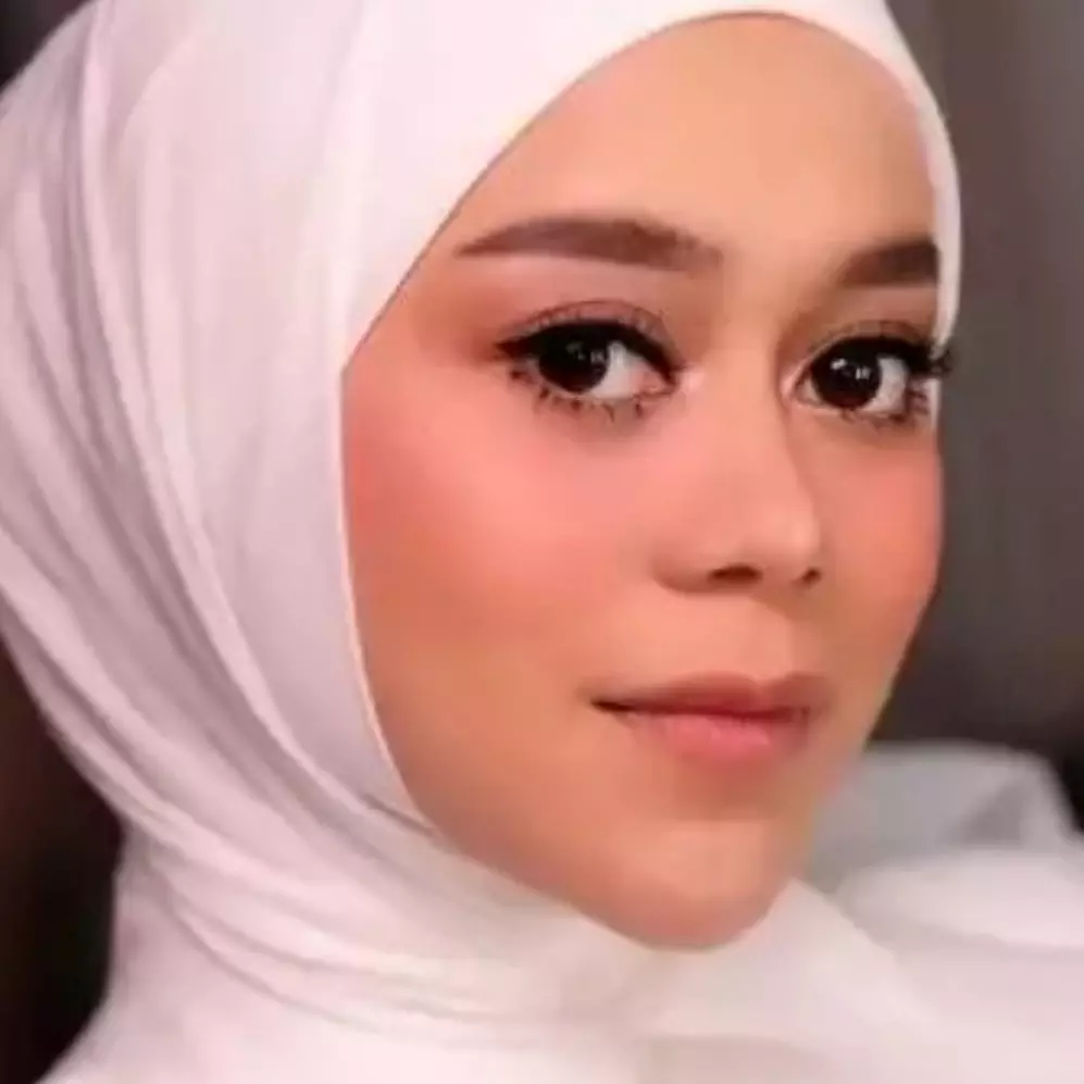 Potret wajah 21 seleb sebelum dan sesudah perawatan tanam benang, penampilannya manglingi