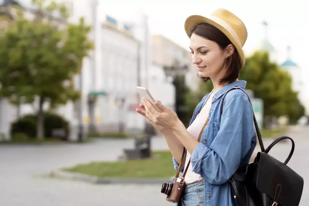 9 Cara menghemat baterai smartphone yang hampir habis saat traveling, biar kamu tidak mati gaya