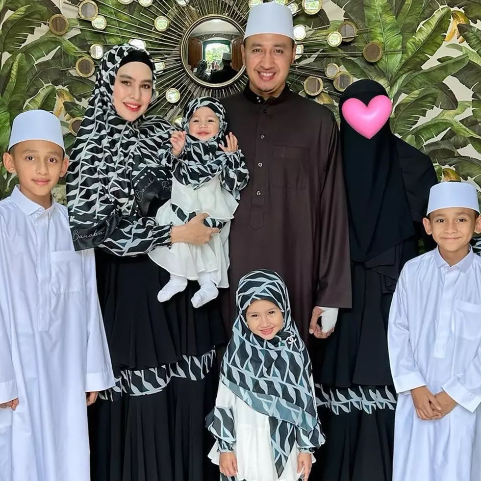 Kini dinikahi Habib huniannya megah, 9 potret dapur rumah Kartika Putri, kitchen set di bawah tangga