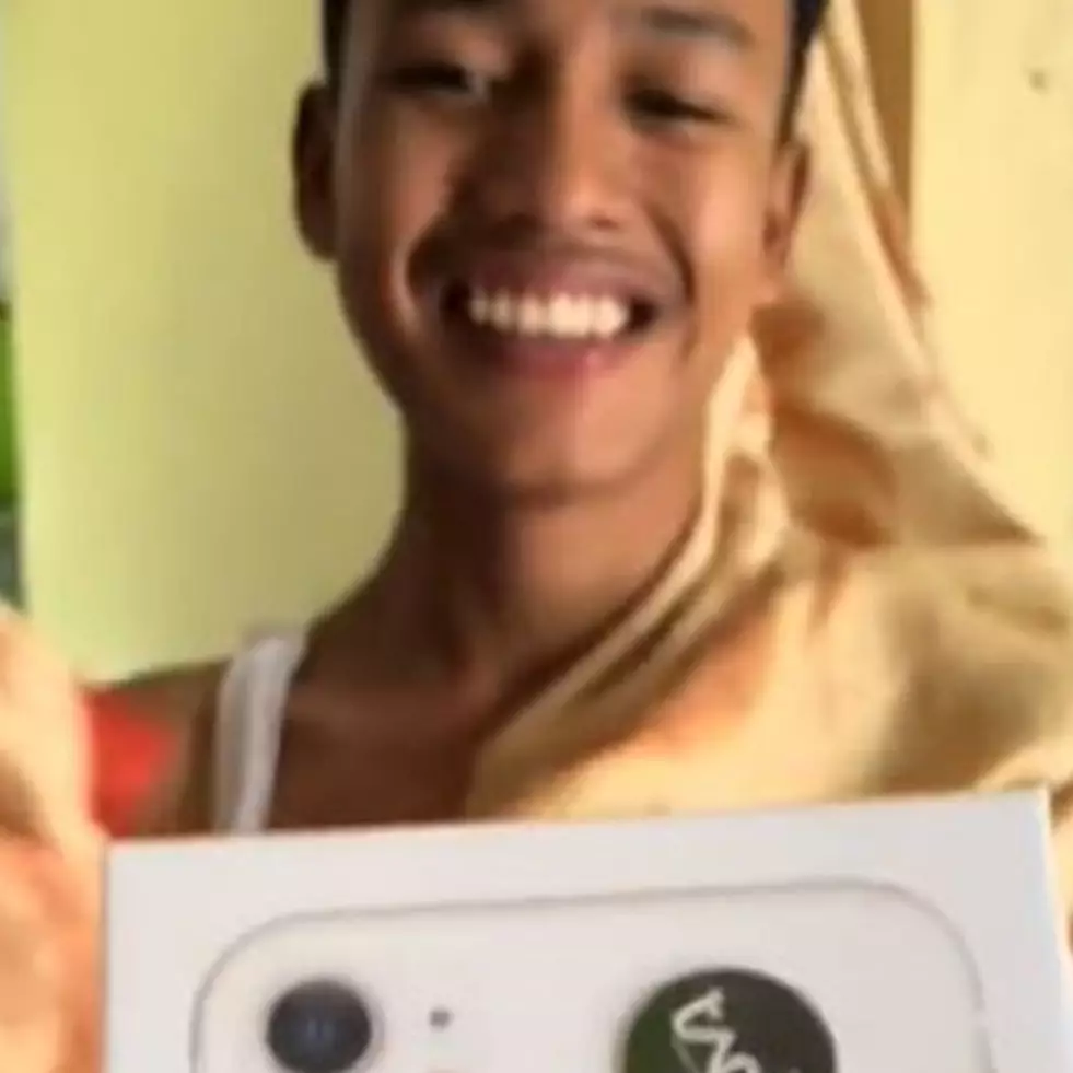 Cewek ini beri iPhone dan motor untuk adiknya dengan tanda tangan perjanjian, isi surat jadi sorotan