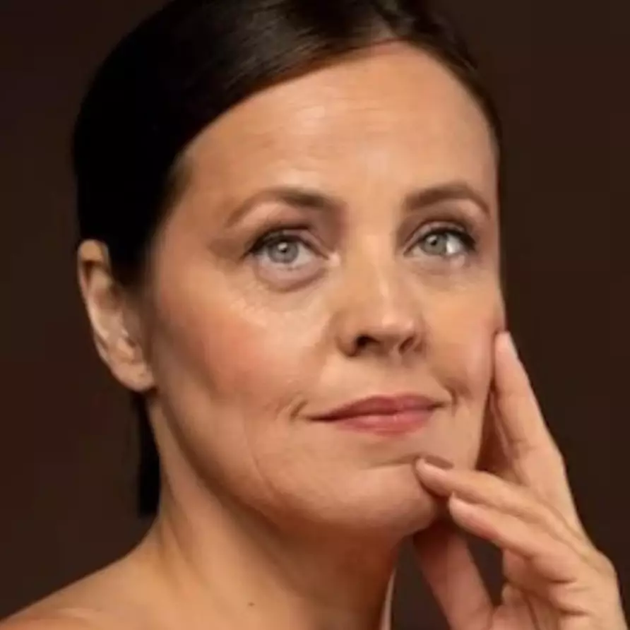 Tak perlu wortel, ini cara kurangi kerutan di wajah akibat penuaan pakai 1 bahan kue