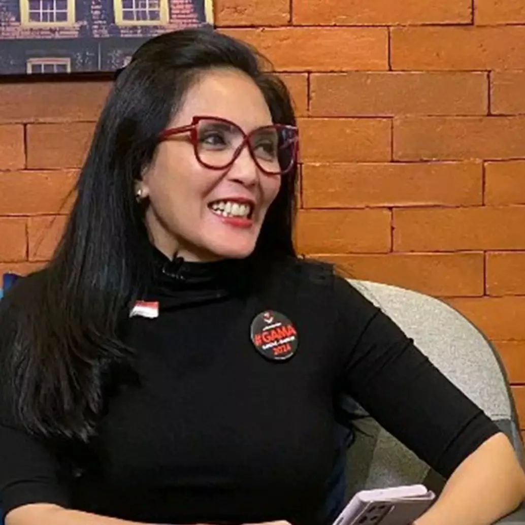 Dari si Oneng lalu lolos ke Senayan 3 kali, 11 potret rumah Rieke Diah Pitaloka perpustakaannya megah