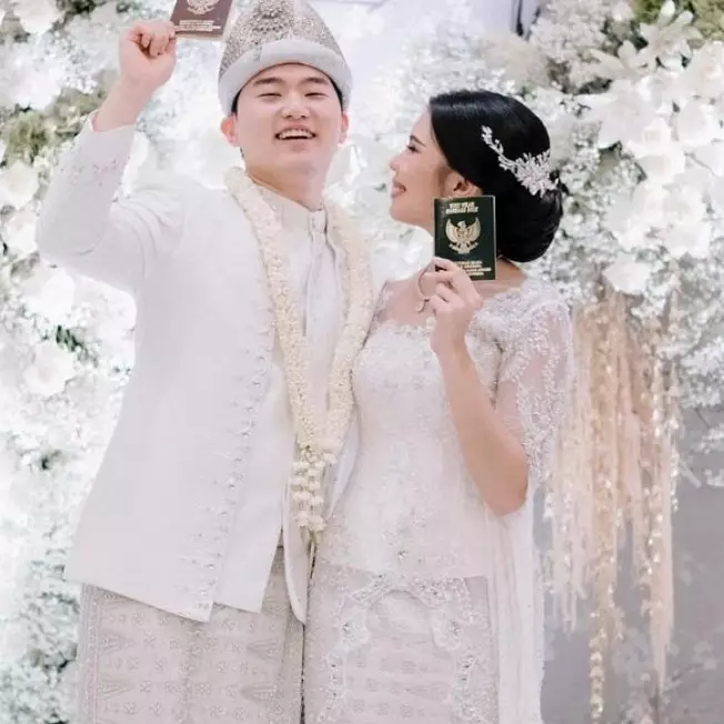 Resmi dipersunting pria Korea, ini 11 momen pernikahan putri Helmy Yahya dengan Park Yong-gwang