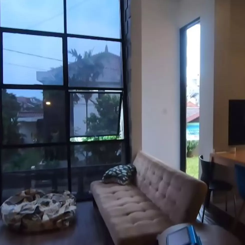 Jabat jadi CEO Karnos Films, 9 potret dapur rumah Raka Widyarma anak Rano Karno mungil di pojokan