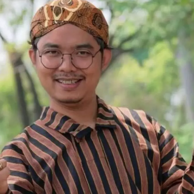 Desain interiornya bak hutan di tengah kota, 9 potret dapur Dodit Mulyanto ini mungil minim perabotan