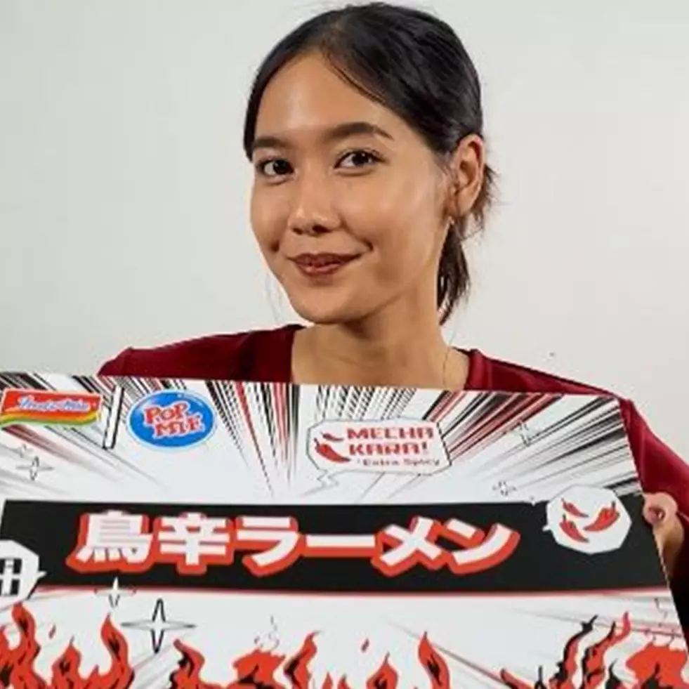 Nikmati semangkuk ramen otentik Jepang, cewek ini bak teleport jalan-jalan ke Tori Kara Town