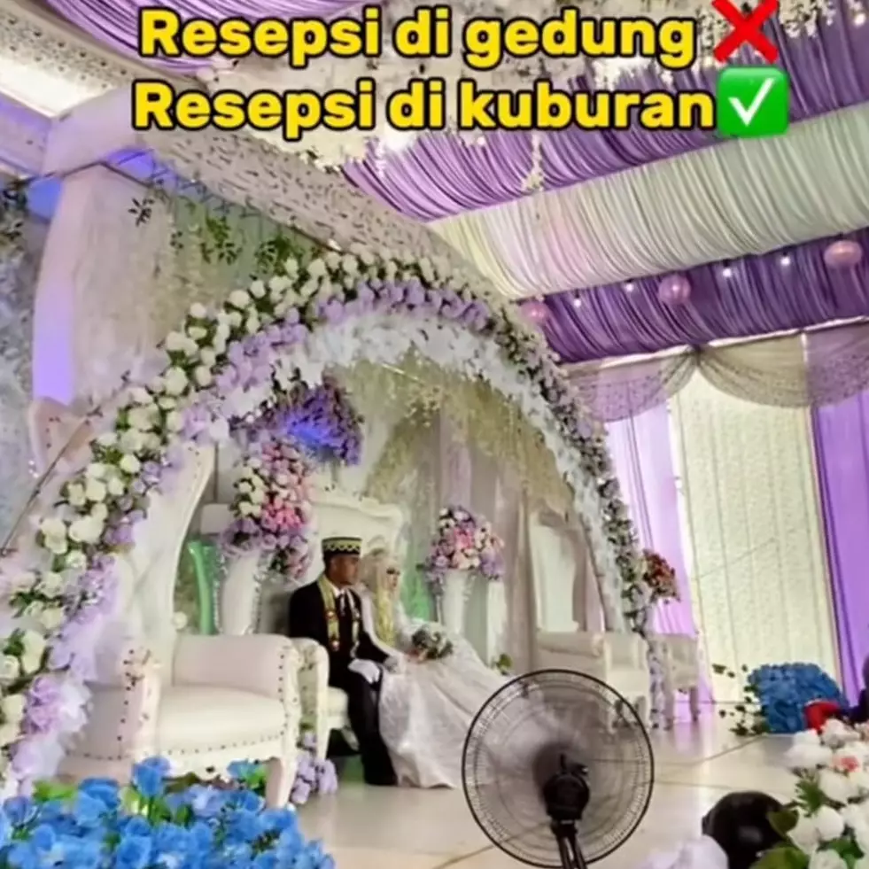 Momen pengantin bikin resepsi di tengah kuburan ini bikin bingung, mau nikah malah ingat kematian