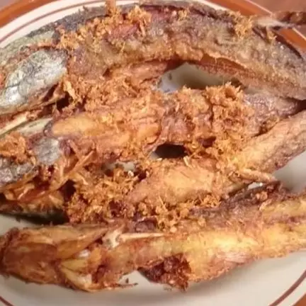 Tanpa dibalur tepung, ini trik goreng lele agar bumbu meresap, bentuknya lurus, dan garing tahan lama