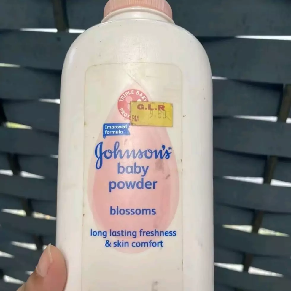 Wanita ini simpan bedak bayi selama 7 tahun, alasan dibaliknya bikin terenyuh