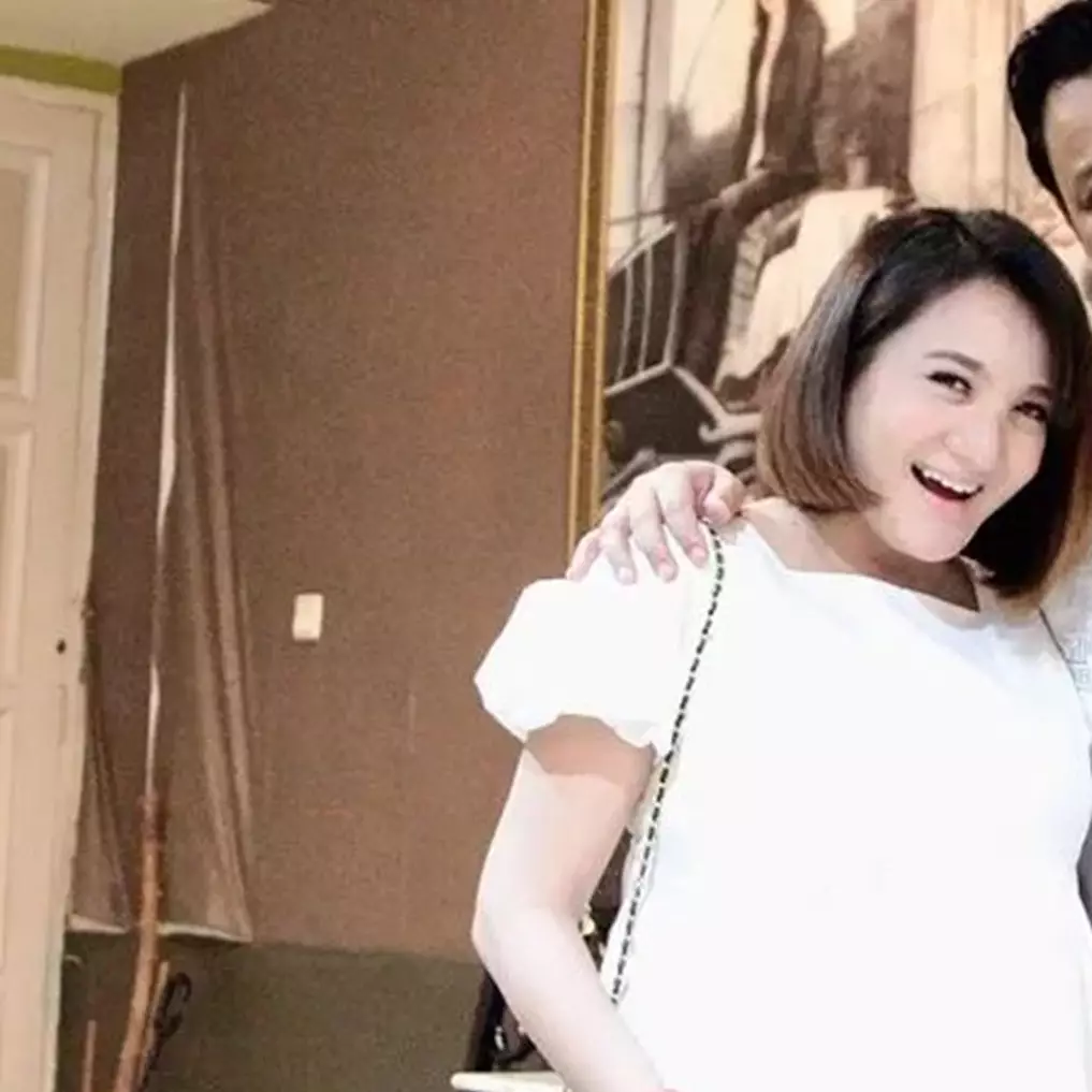 Melahirkan diusia 42 tahun, 5 cerita Kiki Amalia jalani persalinan, kejebak macet dan dicegat polisi