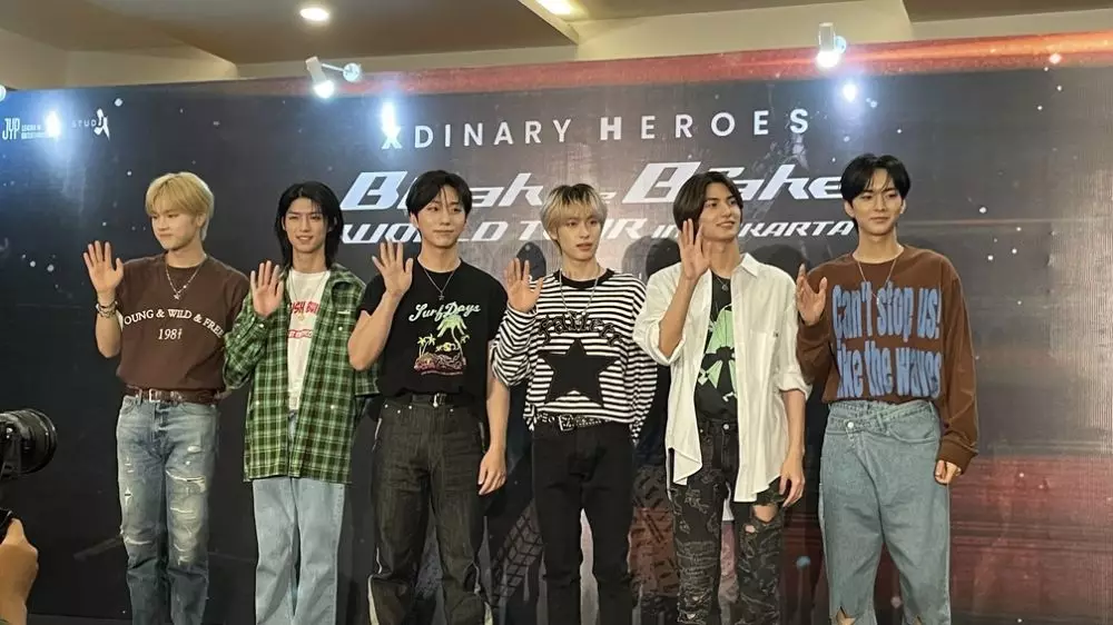 Xdinary Heroes Istimewa