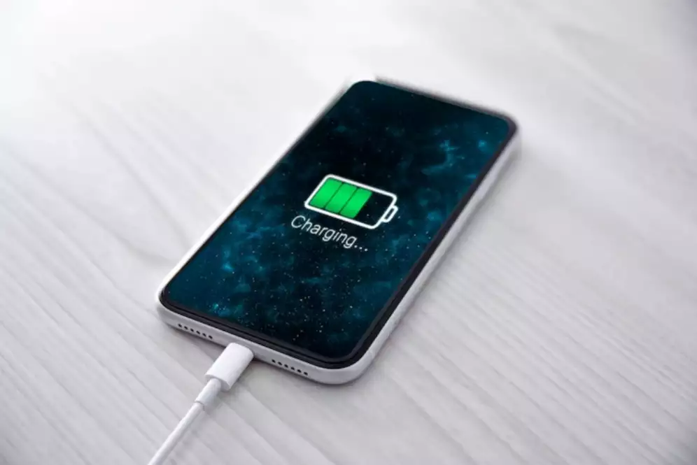 Sebaiknya iPhone kamu diisi daya maksimum hanya 80 persen untuk memperpanjang masa pakai baterainya