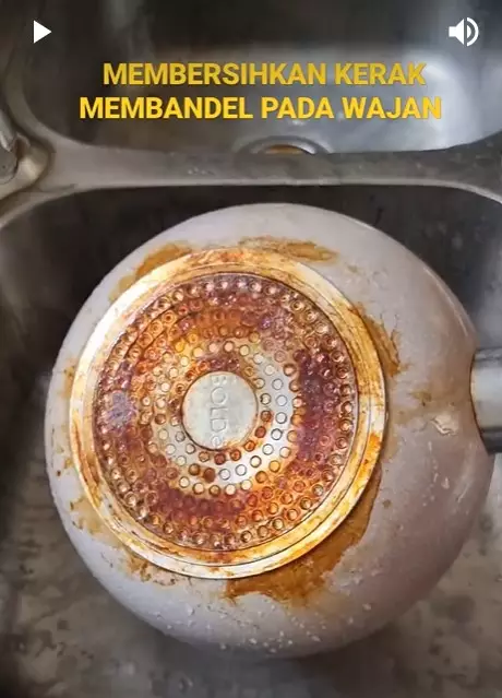 trik bersihkan kerak gosong di pantat wajan cuma pakai 2 bahan dapur © berbagai sumber trik bersihkan kerak gosong di pantat wajan cuma pakai 2 bahan dapur © berbagai sumber