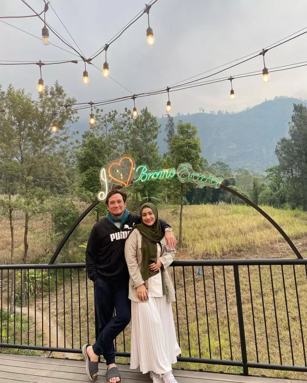 Alasan Tengku Firmansyah dan Cindy Fatikasari pindah ke Kanada © 2024 brilio.net Alasan Tengku Firmansyah dan Cindy Fatikasari pindah ke Kanada © 2024 brilio.net