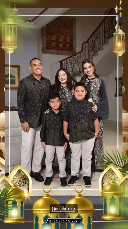 Mikhayla pemotretan busana muslim © berbagai sumber Mikhayla pemotretan busana muslim © berbagai sumber