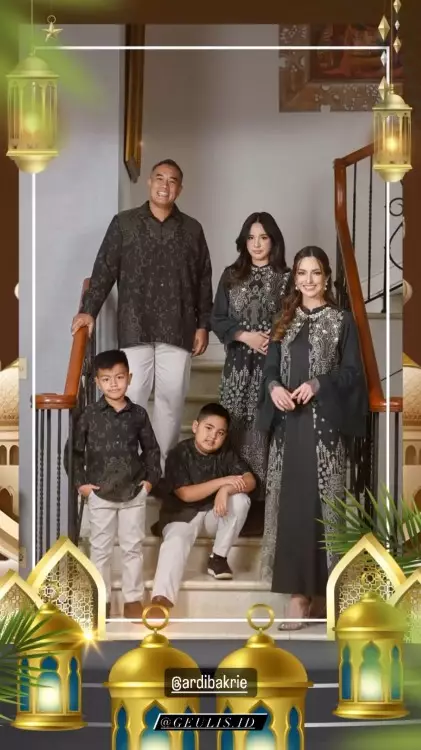 Mikhayla pemotretan busana muslim © berbagai sumber Mikhayla pemotretan busana muslim © berbagai sumber