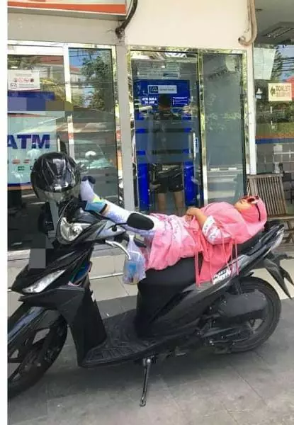 orang nyantai tanpa beban berbagai sumber