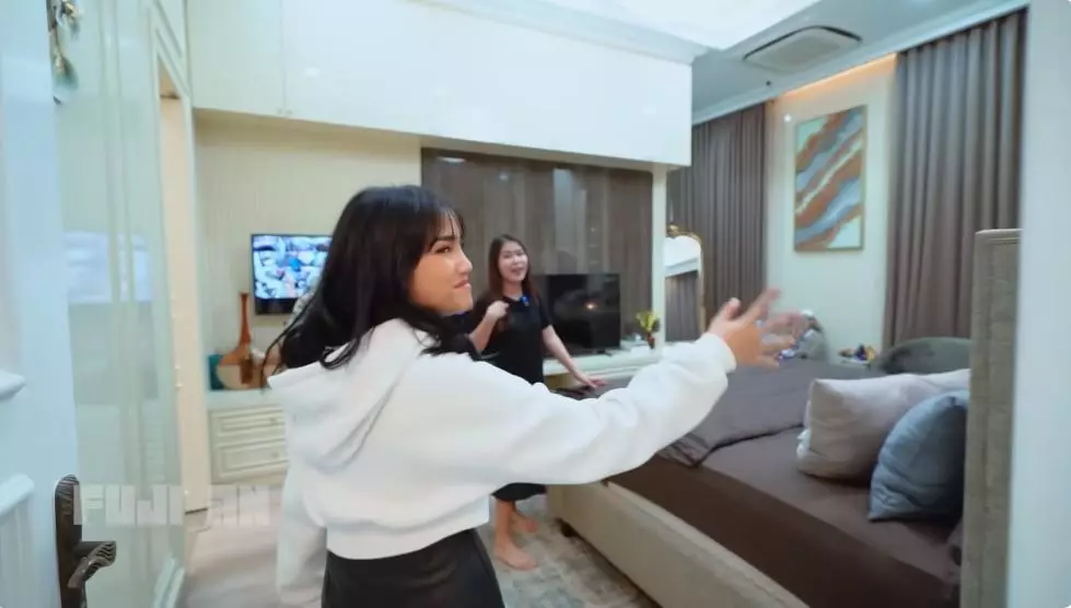 potret kamar melvina owner daviena © YouTube