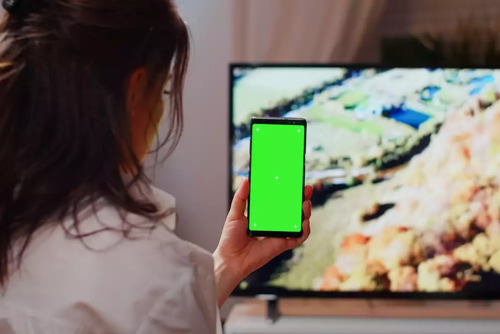Cara mudah screen mirroring perangkat Android ke TV, bisa menggunakan fitur casting bawaan aplikasi