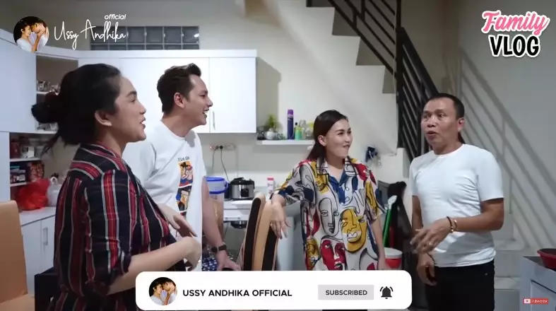 dapur Ayu Ting Ting jauh dari mewah © YouTube dapur Ayu Ting Ting jauh dari mewah © YouTube