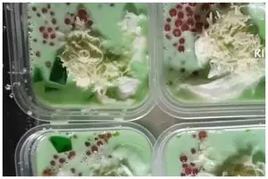 Tetap gunakan air kelapa murni, ini trik bikin buko pandan agar awet segar dan tak basi hingga 2 hari
