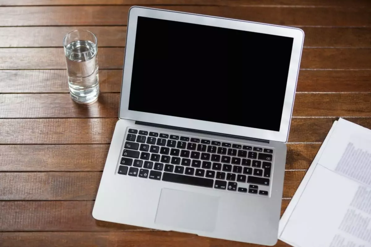 Cara membersihkan laptop agar lebih ngebut dan terasa seperti baru kembali dengan tampilan kinclong