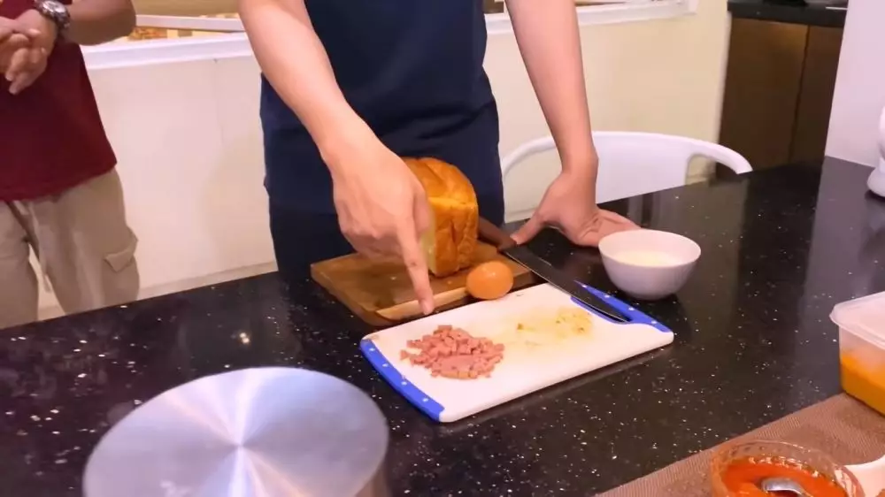 dapur rumah desta saat ini © 2024 brilio.net