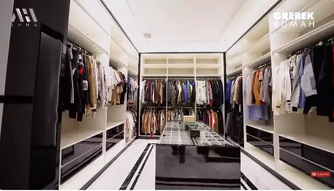 potret walk in closet verrel bramasta © YouTube potret walk in closet verrel bramasta © YouTube