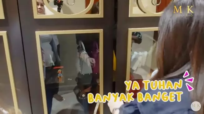 walk in closet Sarwendah Mangga Dua © YouTube