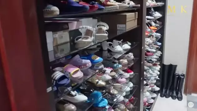 walk in closet Sarwendah Mangga Dua © YouTube