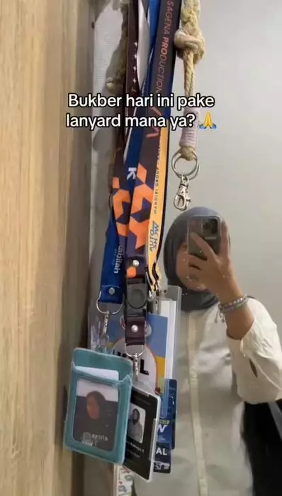cara kocak pakai lanyard pas bukber TikTok