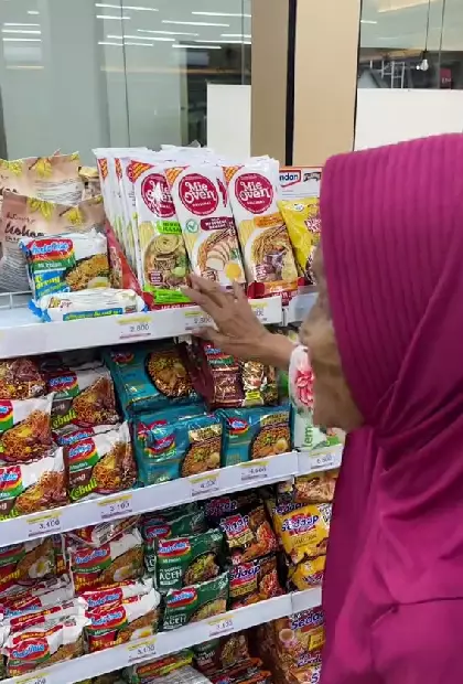 pria traktir nenek TikTok/@syahdanurcholis pria traktir nenek TikTok/@syahdanurcholis