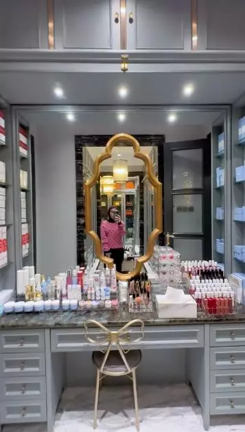 walk in closet reza gladys © TikTok walk in closet reza gladys © TikTok