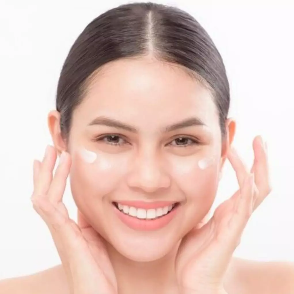 Jangan asal pilih produk, ini 7 perpaduan kandungan skincare yang bikin wajah cepat cerah dan glowing