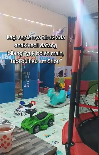 wanita ini malah dibikin sedih sama anak kecil © TikTok