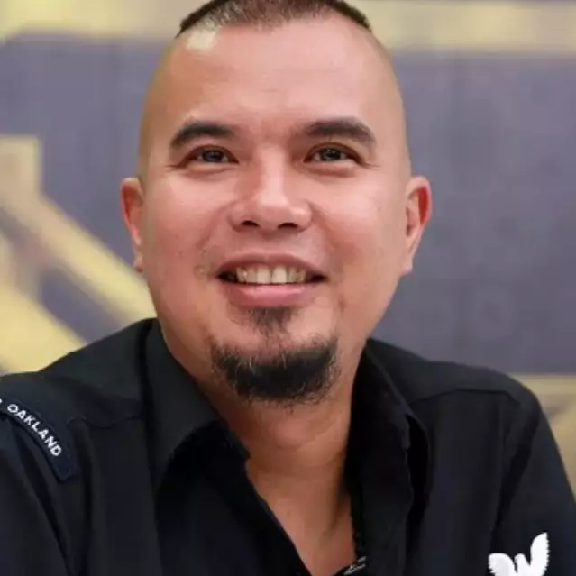 Adu akting dengan mendiang Nani Wijaya, ini 9 momen lawas Ahmad Dhani di sinetron Bajaj Bajuri